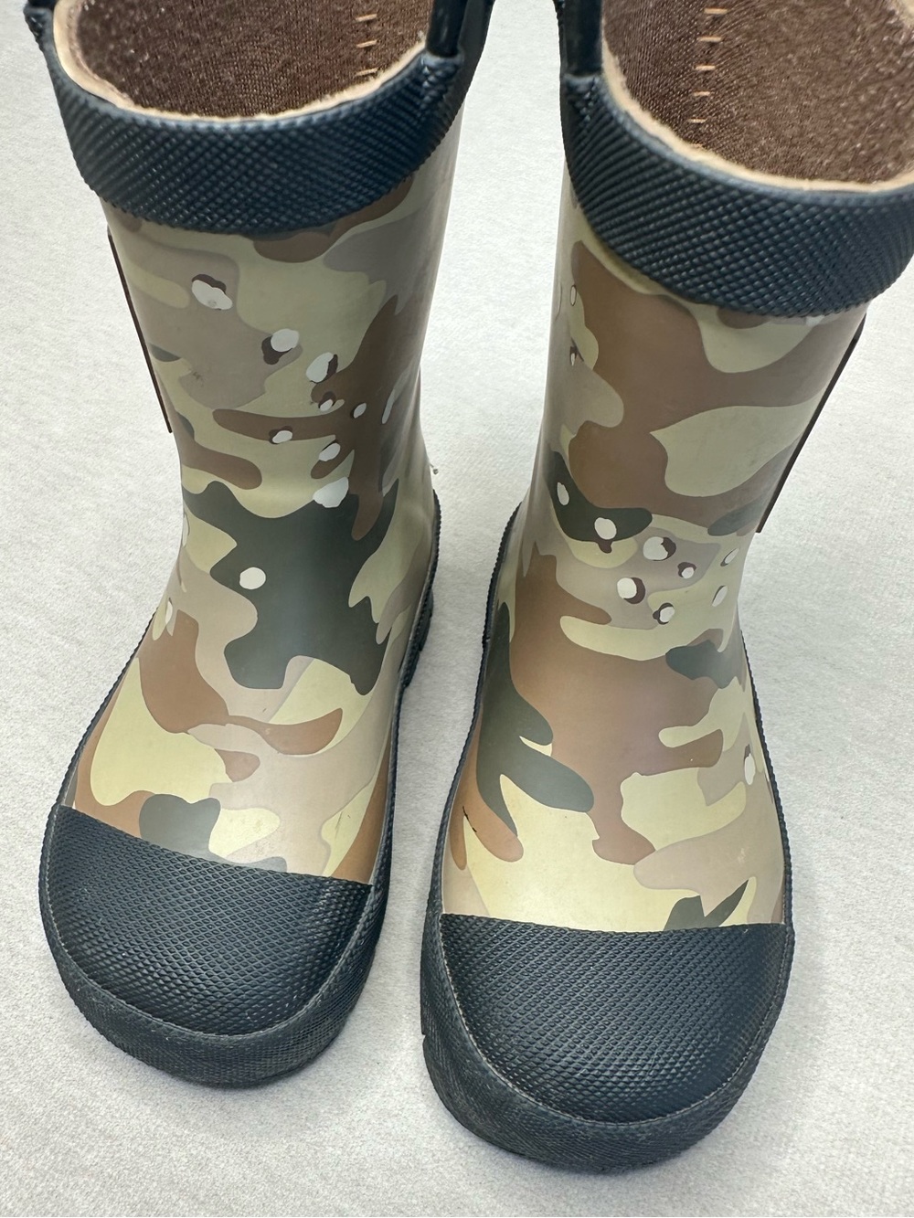 Western Chief Boys Camo Rain Boots with American Flag Patch - Picture 2 of 5